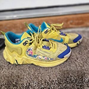 Boys Nike Giannis Immortality 2 Yellow shoes size 5Y